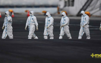 Visión general del coronavirus: profesionales de la salud con trajes especiales